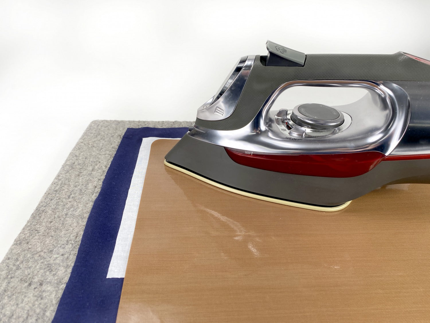 No-Stick Applique Sheet • 14 1/3"x18 7/8"